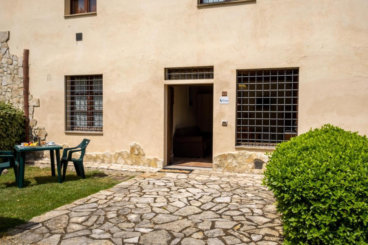 Tuscany Country Apartments 감바시 외부 사진